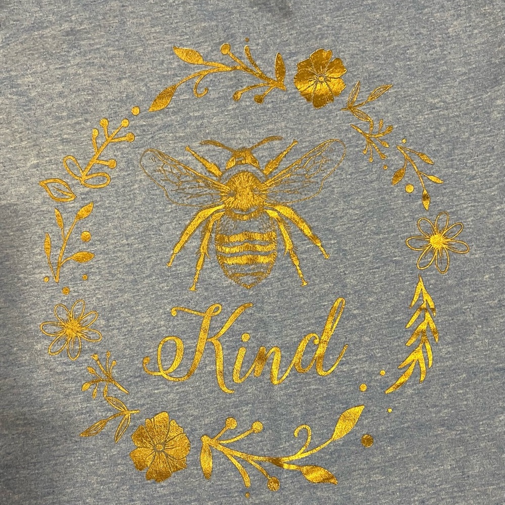 Bee Kind T-Shirt, size L but runs small.